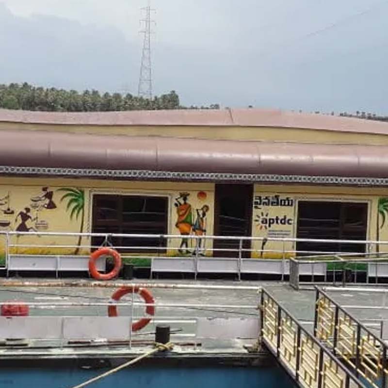 Dindi House Boat